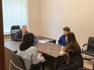 Депутаты продолжают проводить личные приемы граждан Депутаты продолжают проводить личные приемы граждан